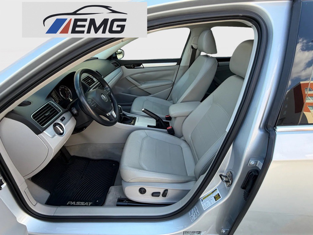 2012 Volkswagen Passat Image 29