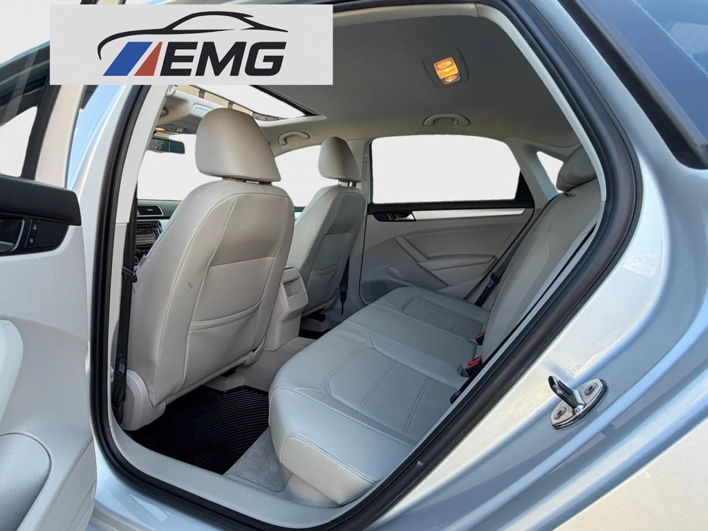 2012 Volkswagen Passat Image 31