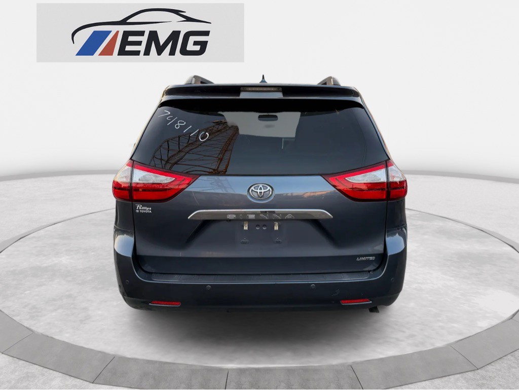 2016 Toyota Sienna Image 5