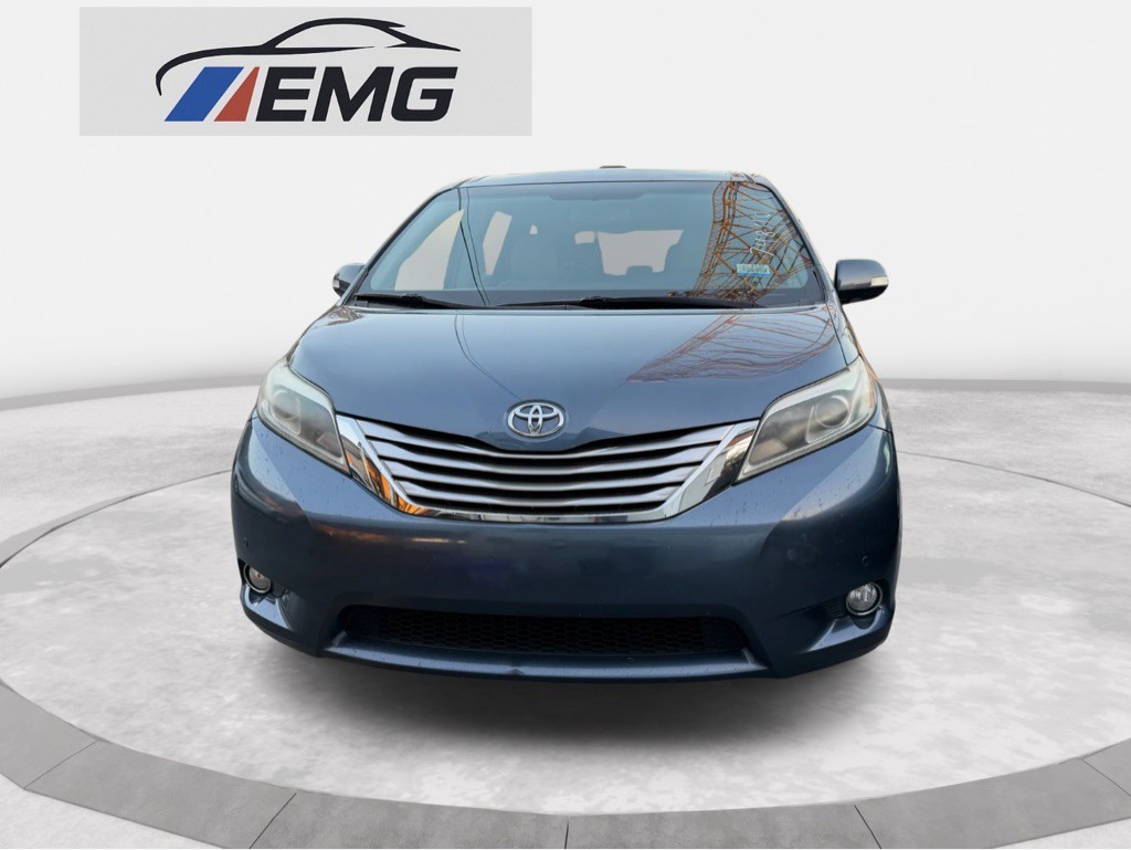 2016 Toyota Sienna Image 12