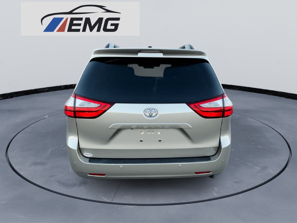 2016 Toyota Sienna Image 3