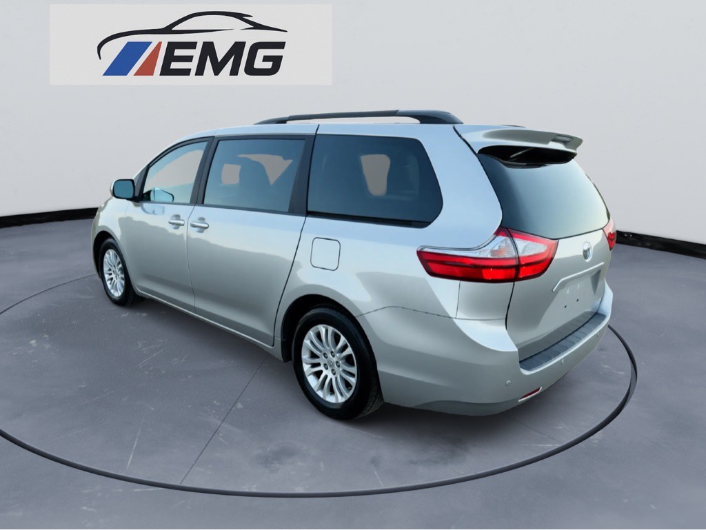 2016 Toyota Sienna Image 4