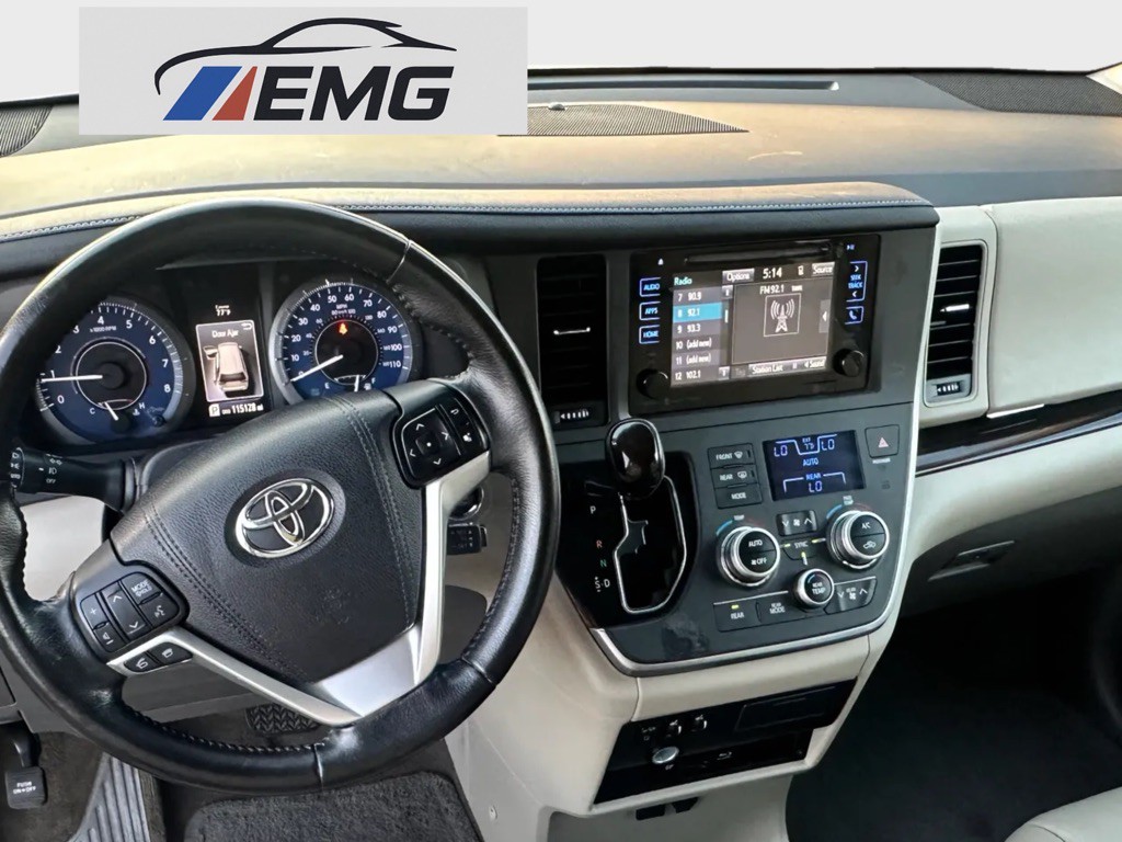 2016 Toyota Sienna Image 5