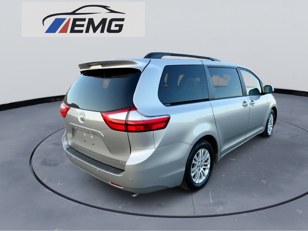 2016 Toyota Sienna Image 7