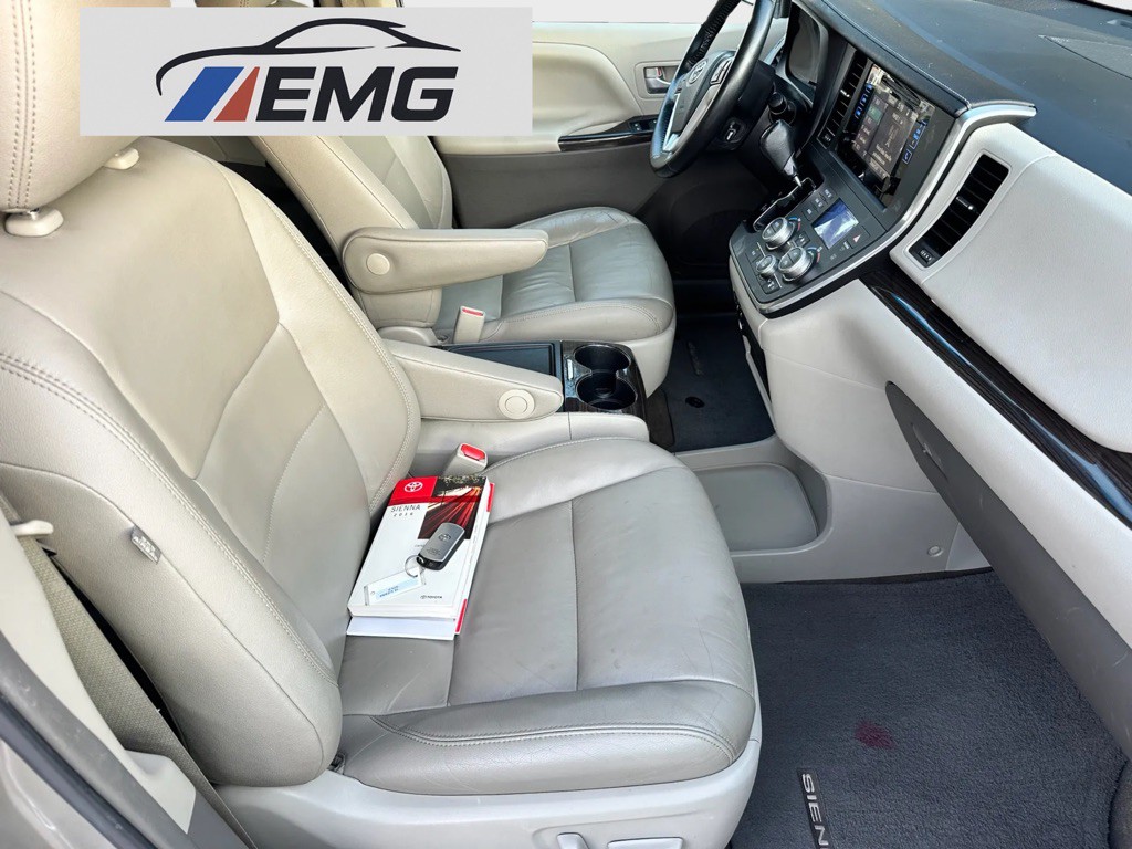 2016 Toyota Sienna Image 8