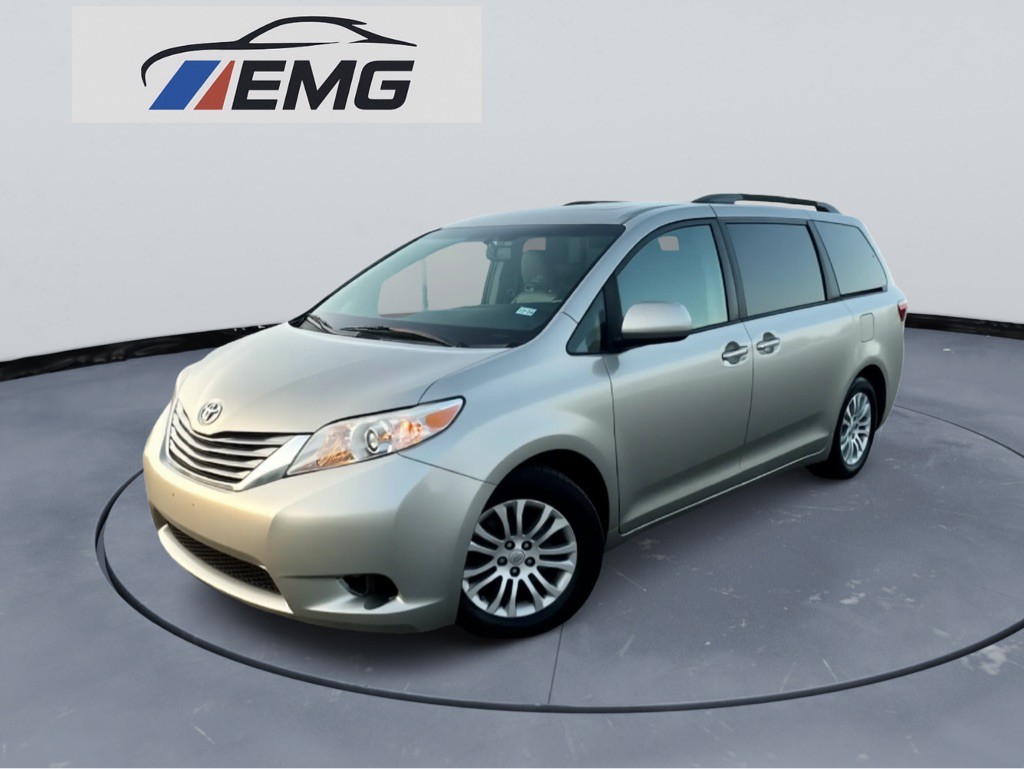 2016 Toyota Sienna Image 2