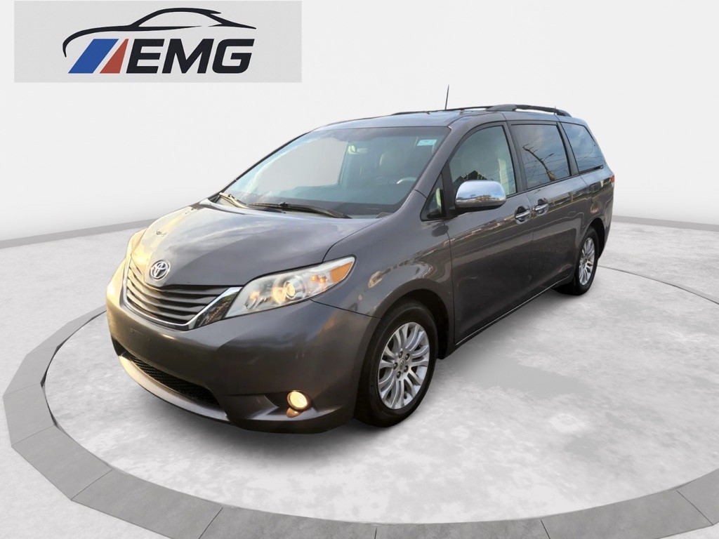 2015 Toyota Sienna Image 3