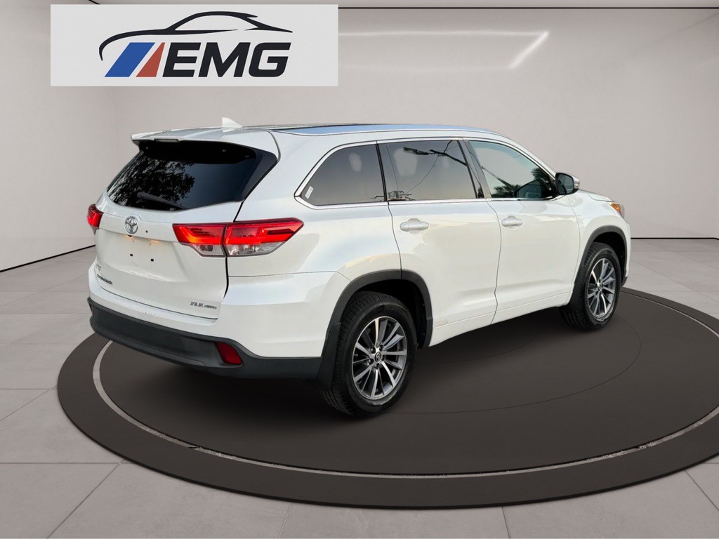 2017 Toyota Highlander Image 3