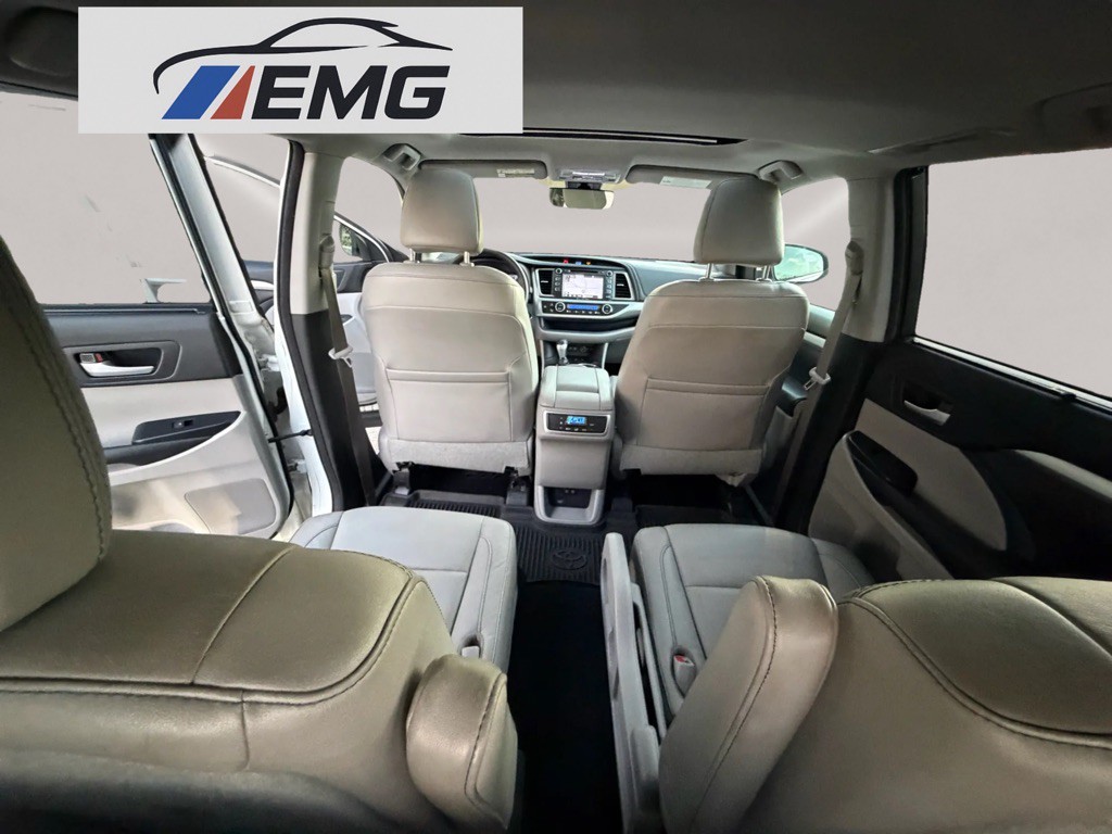 2017 Toyota Highlander Image 12