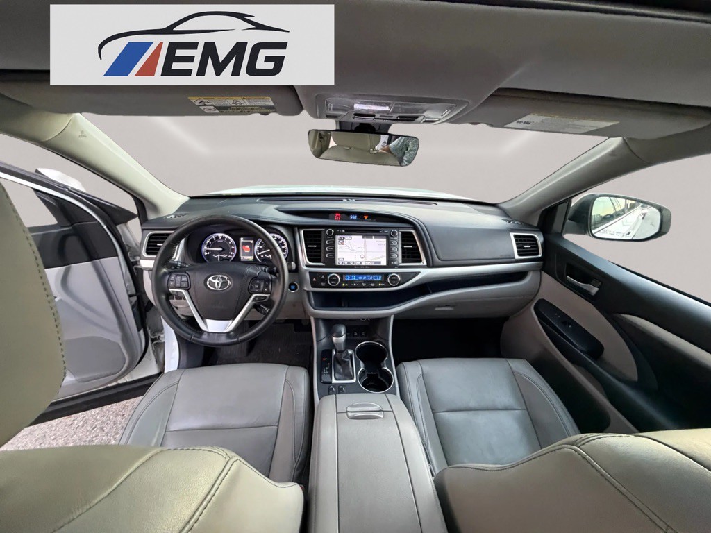 2017 Toyota Highlander Image 17