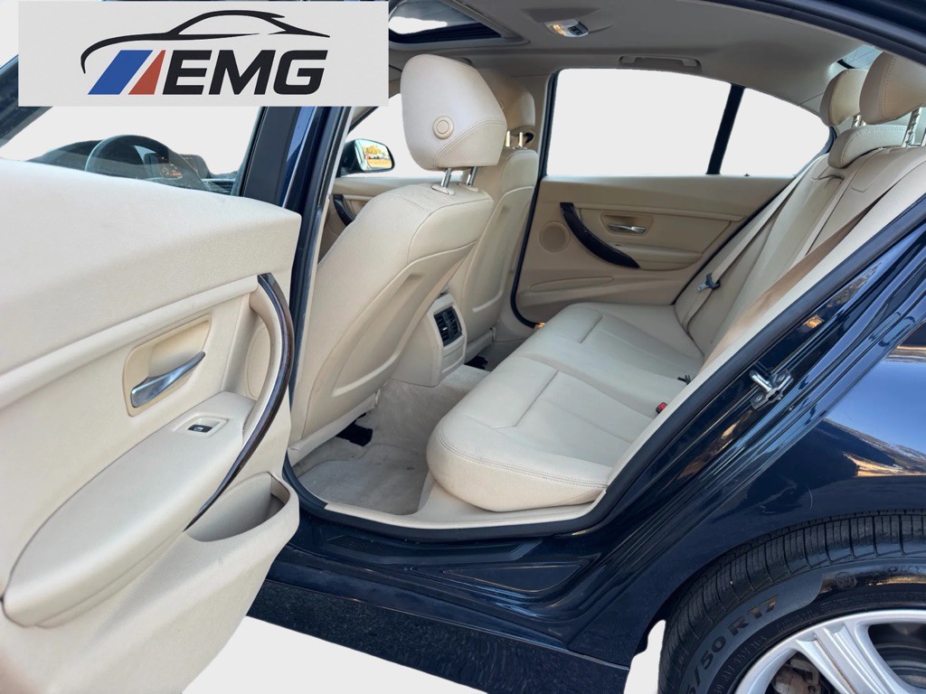 2015 BMW 3 Series Image 9