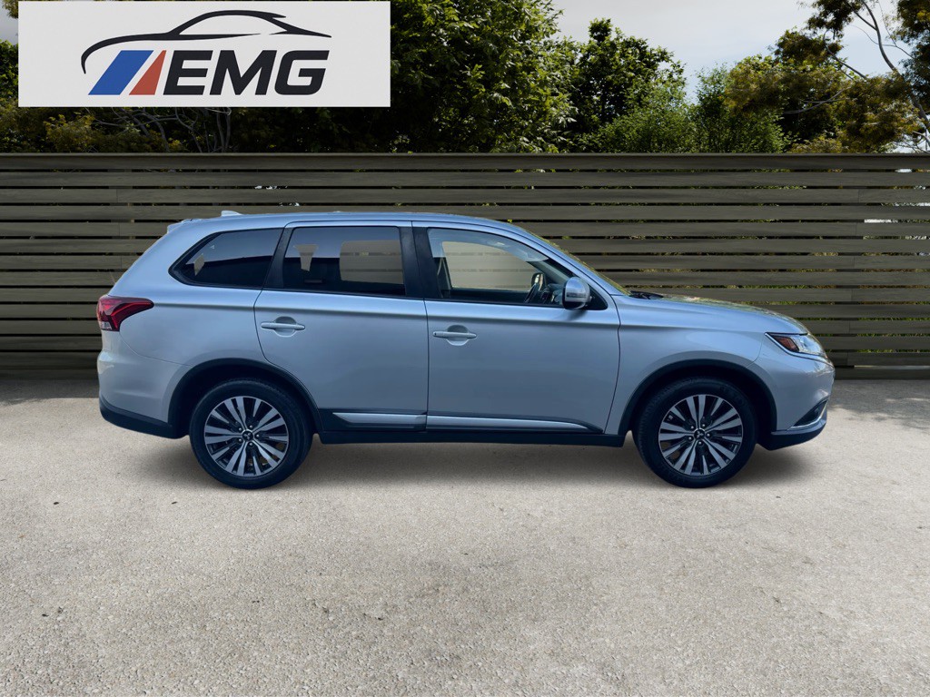 2020 Mitsubishi Outlander Image 3