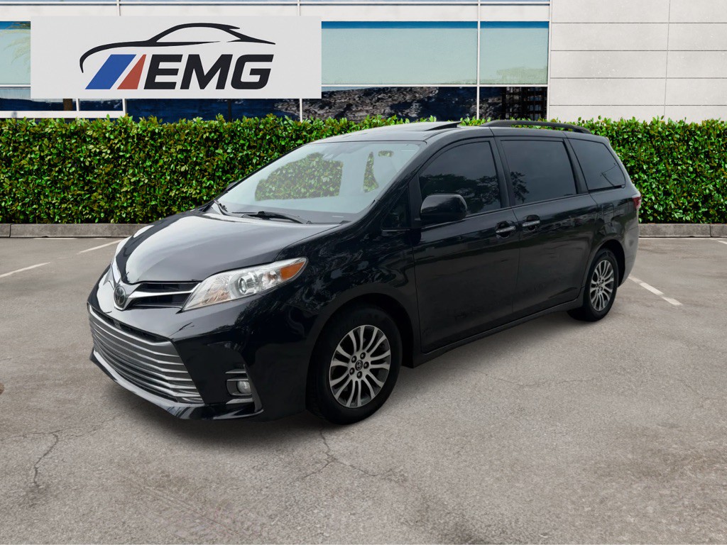 2020 Toyota Sienna Image 2
