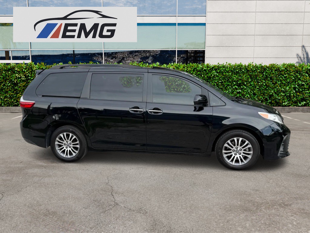 2020 Toyota Sienna Image 3