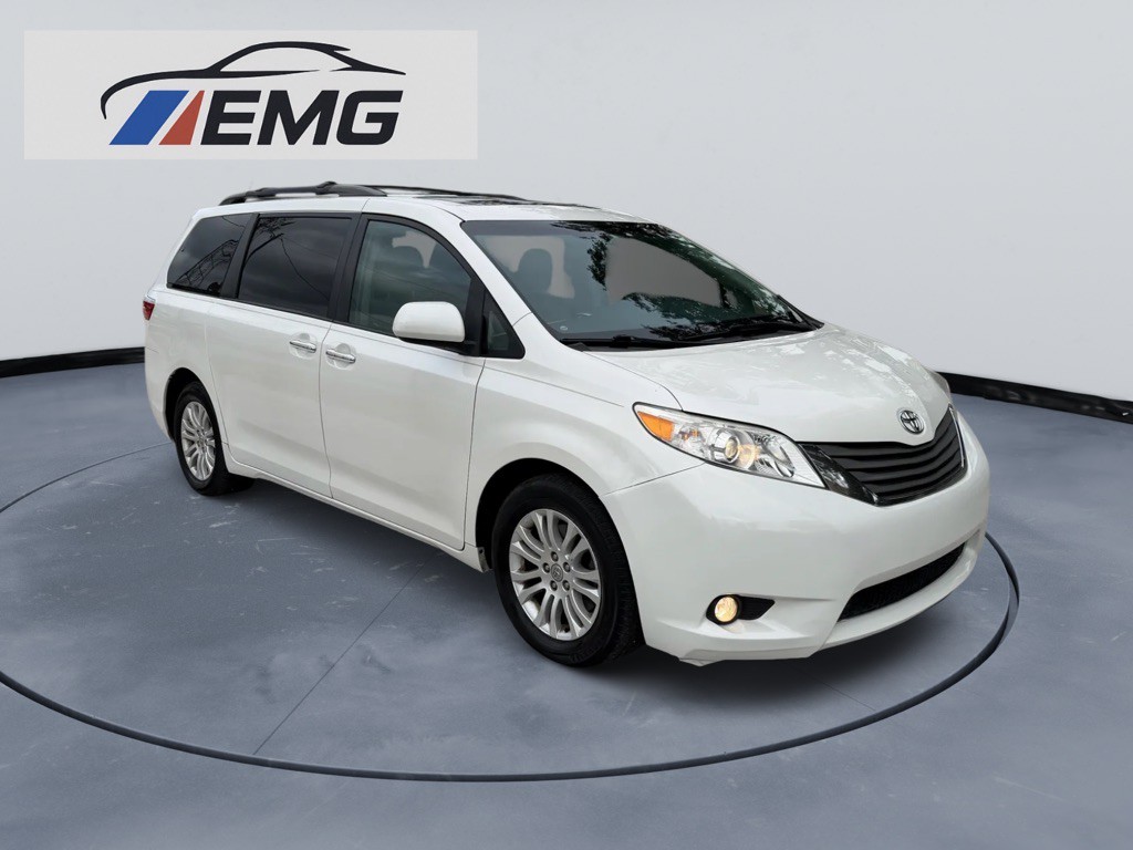 2015 Toyota Sienna Image 4