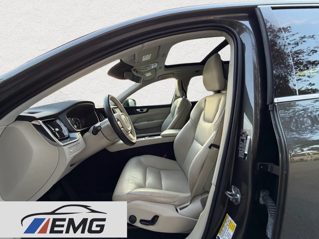 2018 Volvo XC60 Image 16