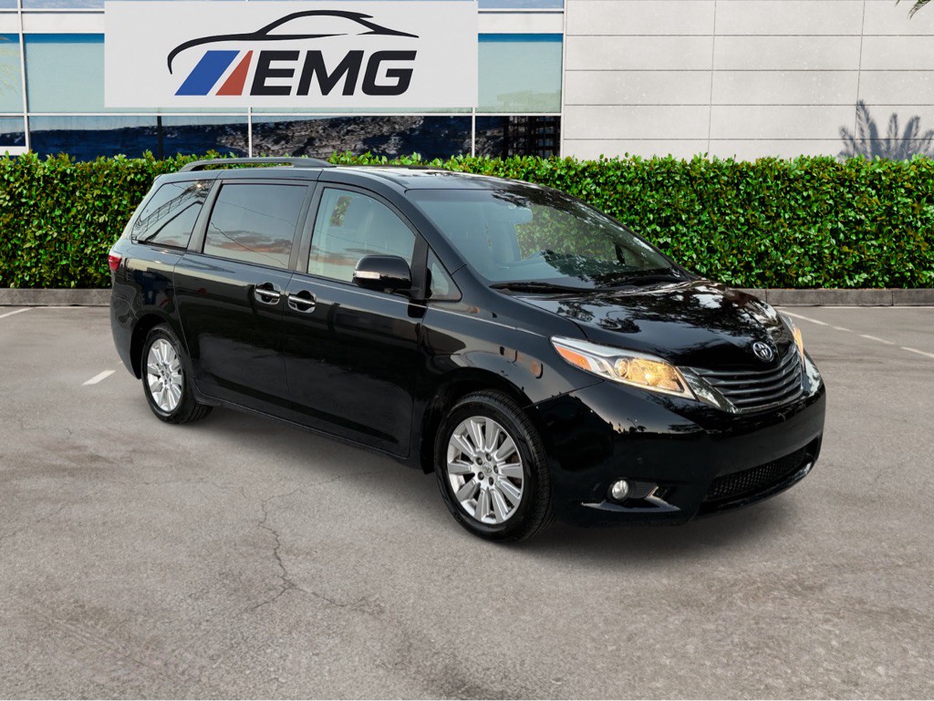 2017 Toyota Sienna Image 1