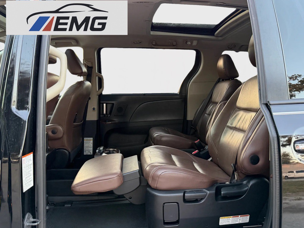 2017 Toyota Sienna Image 4