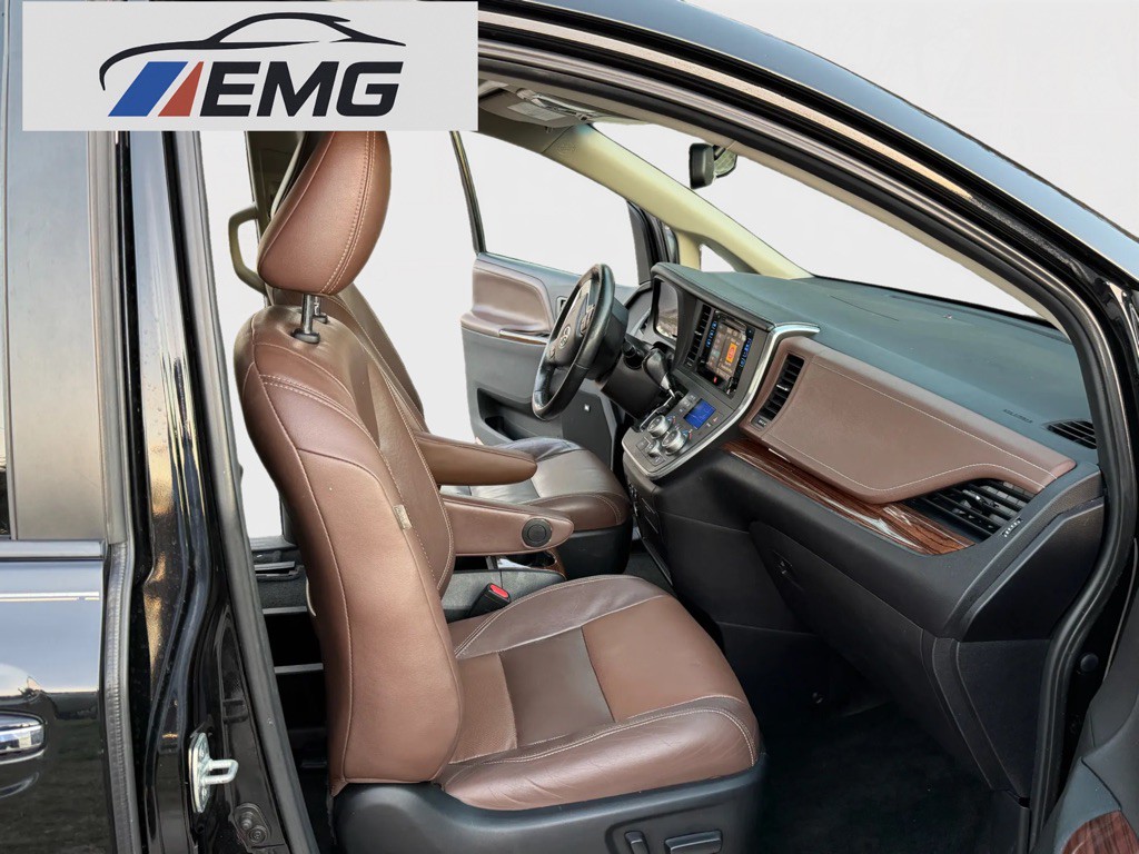 2017 Toyota Sienna Image 5