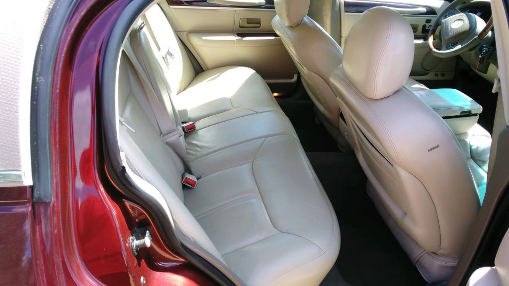 2004 Lincoln Town Car Image 3