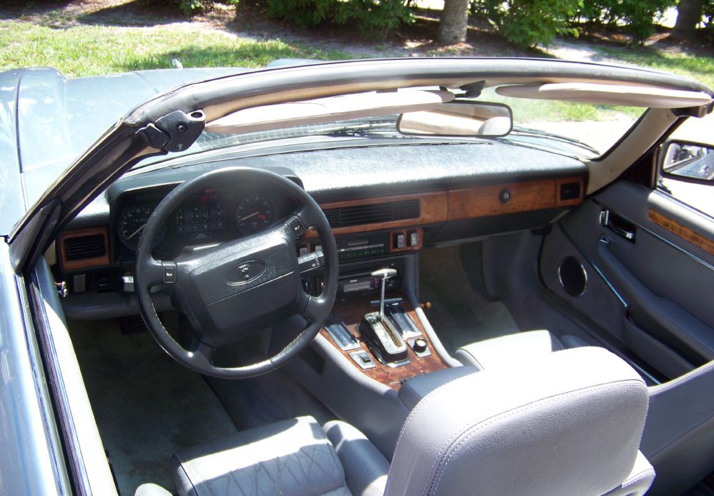 1990 Jaguar XJ Image 10