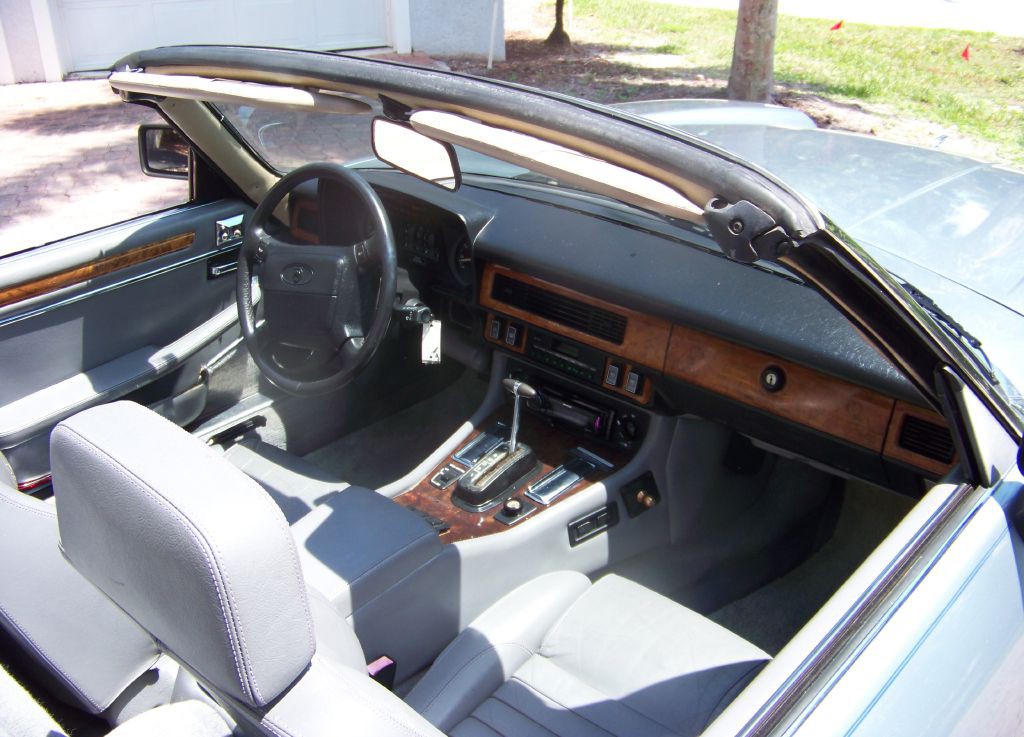 1990 Jaguar XJ Image 11