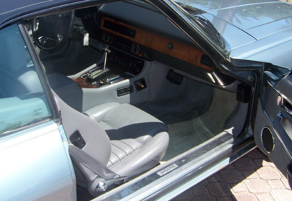 1990 Jaguar XJ Image 12