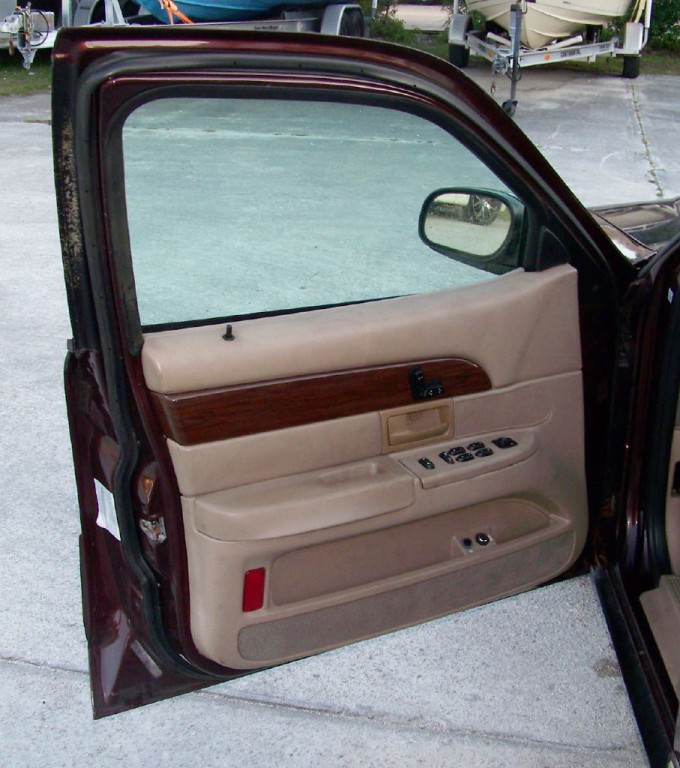 2003 Mercury Grand Marquis Image 9