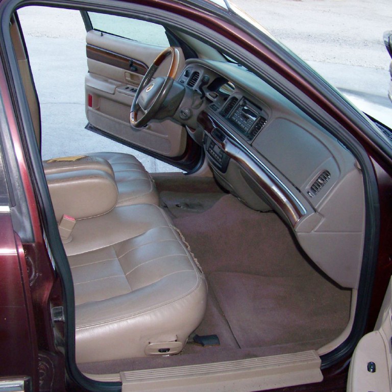 2003 Mercury Grand Marquis Image 10