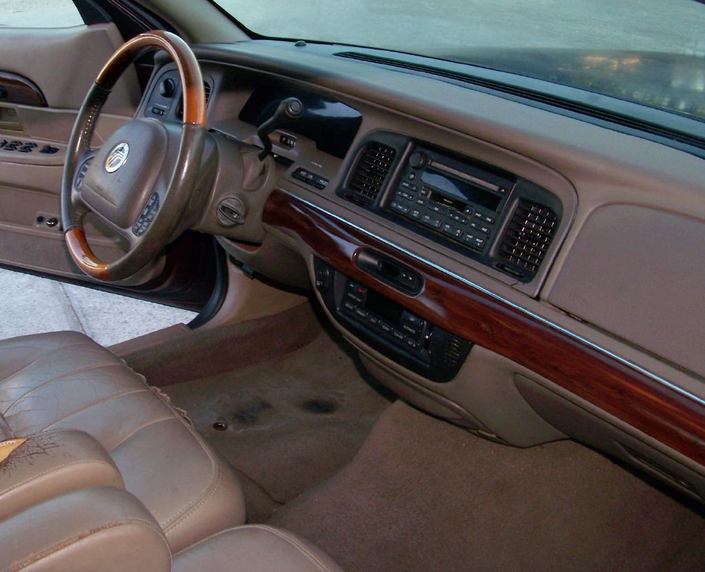 2003 Mercury Grand Marquis Image 11