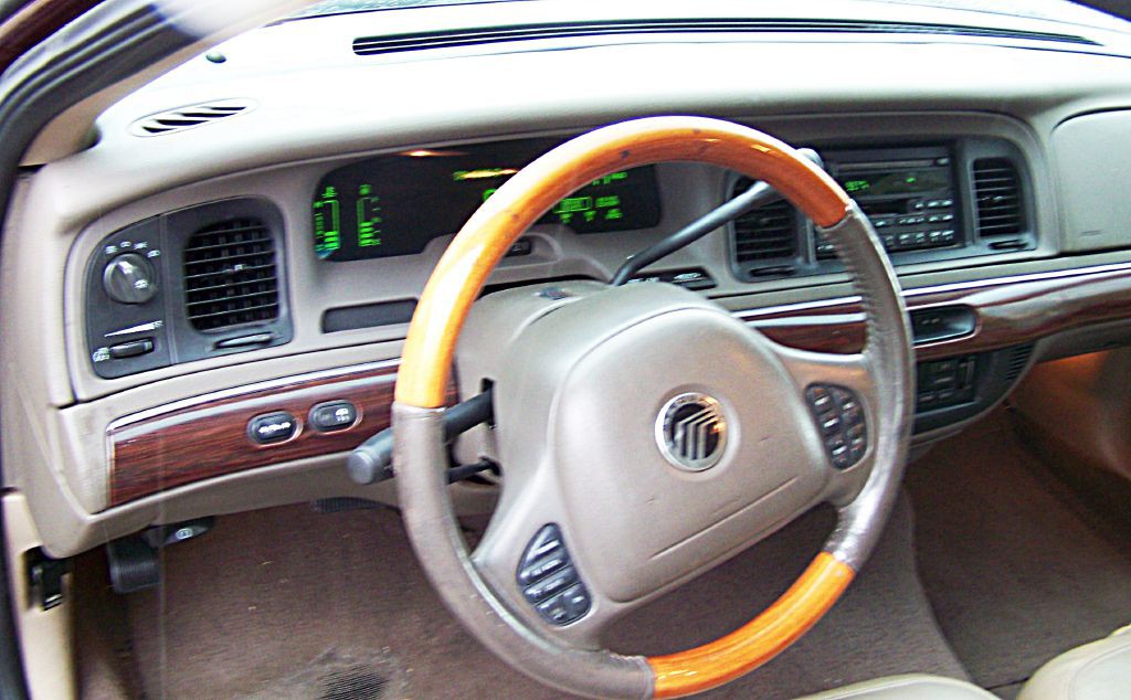 2003 Mercury Grand Marquis Image 9