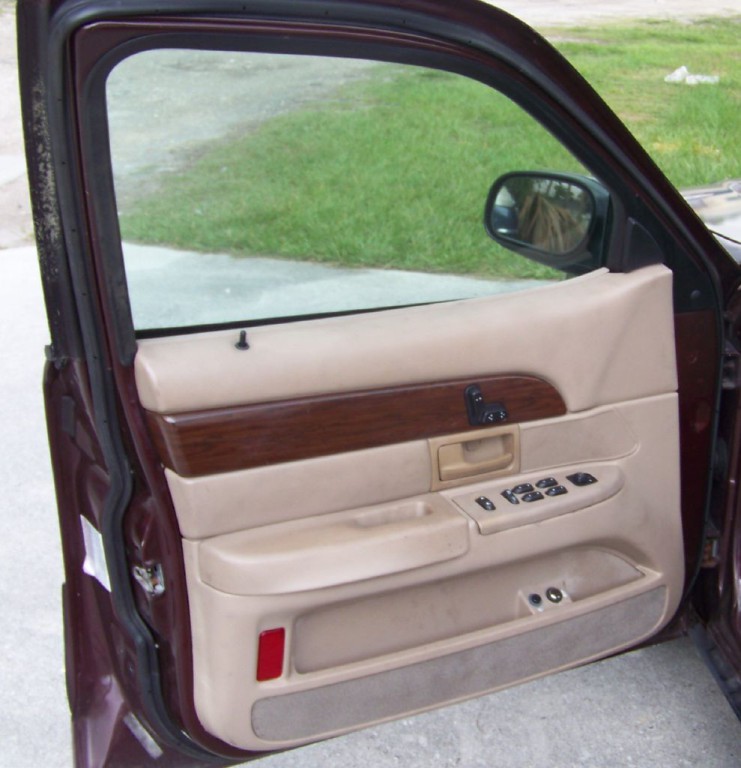 2003 Mercury Grand Marquis Image 10