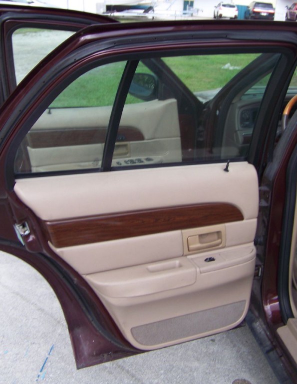 2003 Mercury Grand Marquis Image 11