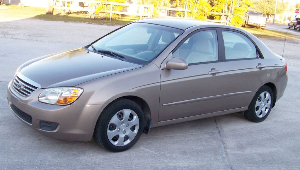 2007 Kia Spectra Image 2