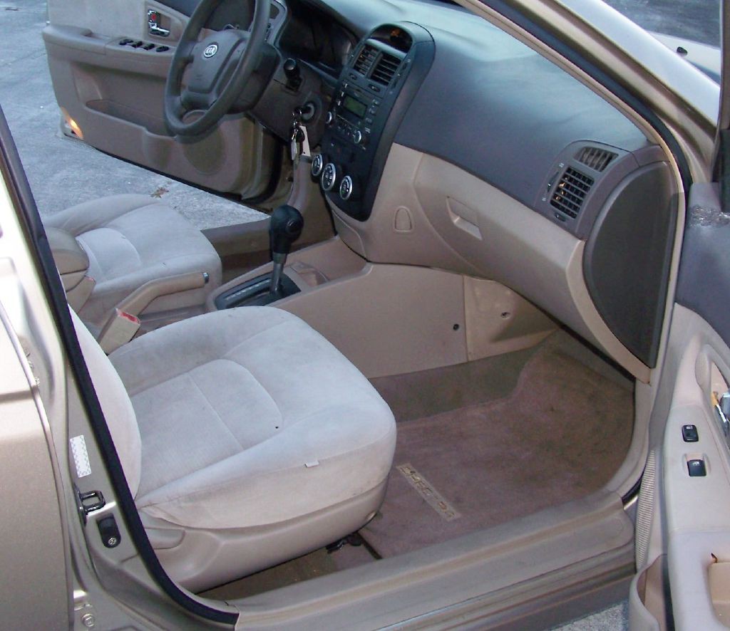 2007 Kia Spectra Image 12