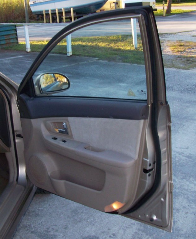 2007 Kia Spectra Image 13