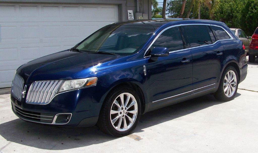 2012 Lincoln MKT Image 1