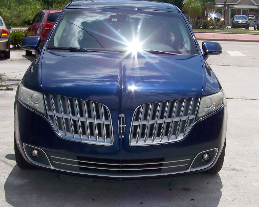 2012 Lincoln MKT Image 3