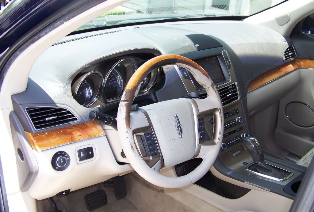 2012 Lincoln MKT Image 6