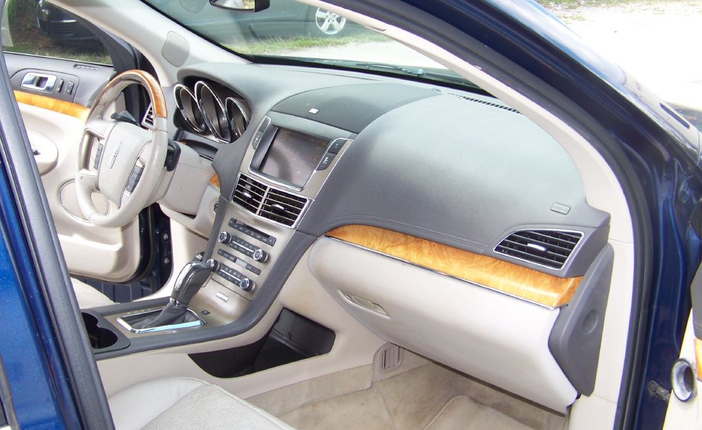 2012 Lincoln MKT Image 7
