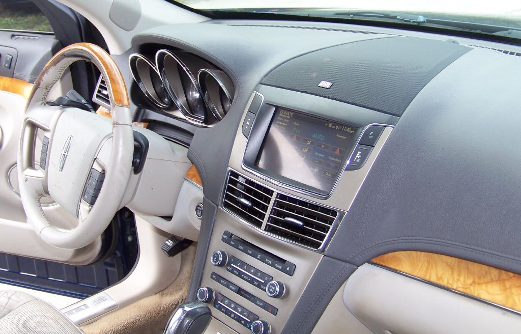 2012 Lincoln MKT Image 8