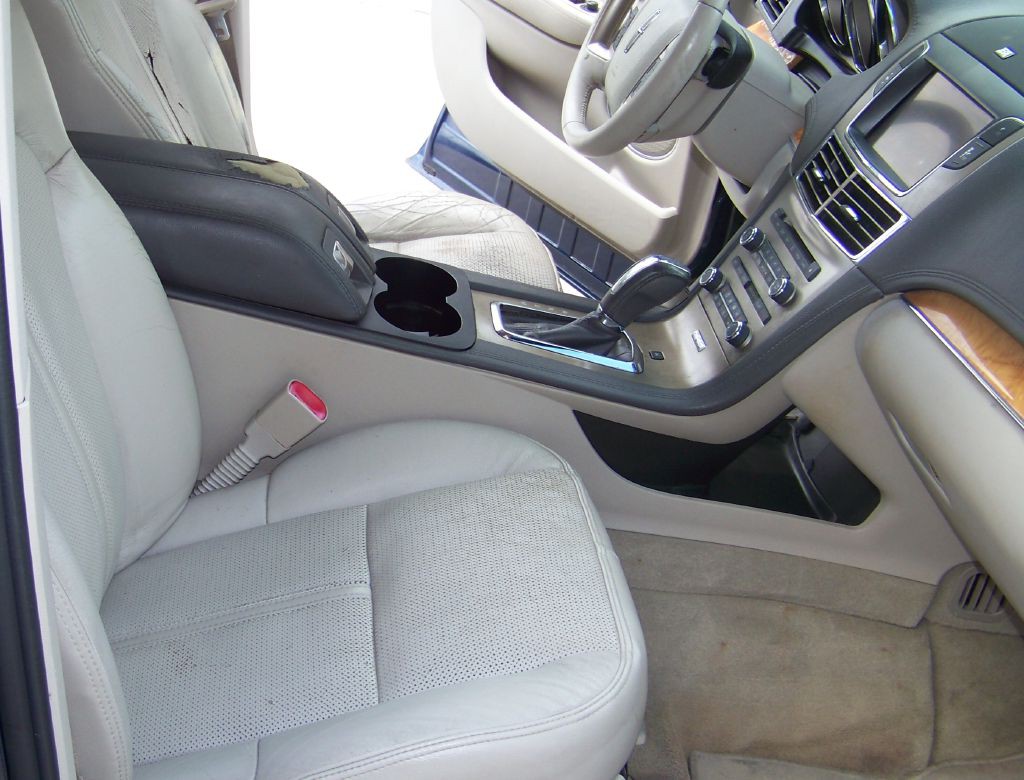 2012 Lincoln MKT Image 9