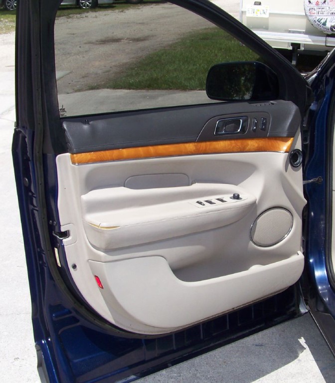 2012 Lincoln MKT Image 10