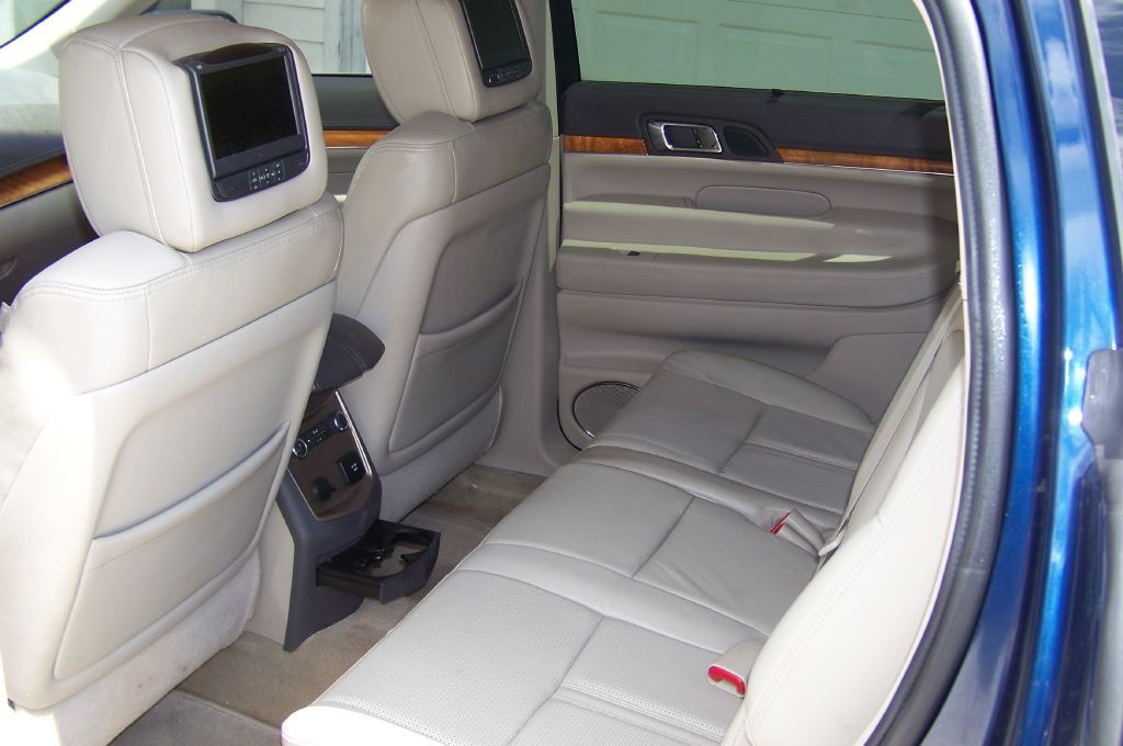 2012 Lincoln MKT Image 11