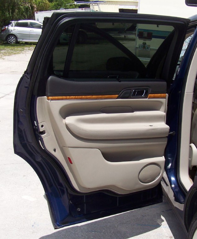 2012 Lincoln MKT Image 13