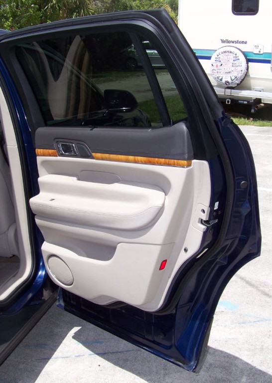 2012 Lincoln MKT Image 16