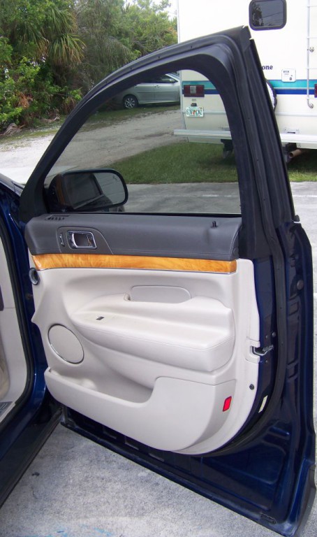 2012 Lincoln MKT Image 19