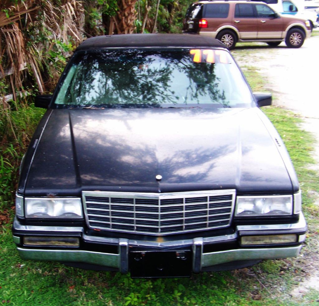 1993 Cadillac DeVille Image 2