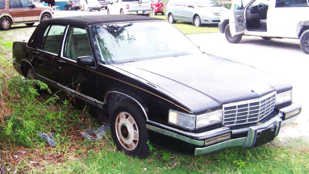 1993 Cadillac DeVille Image 3