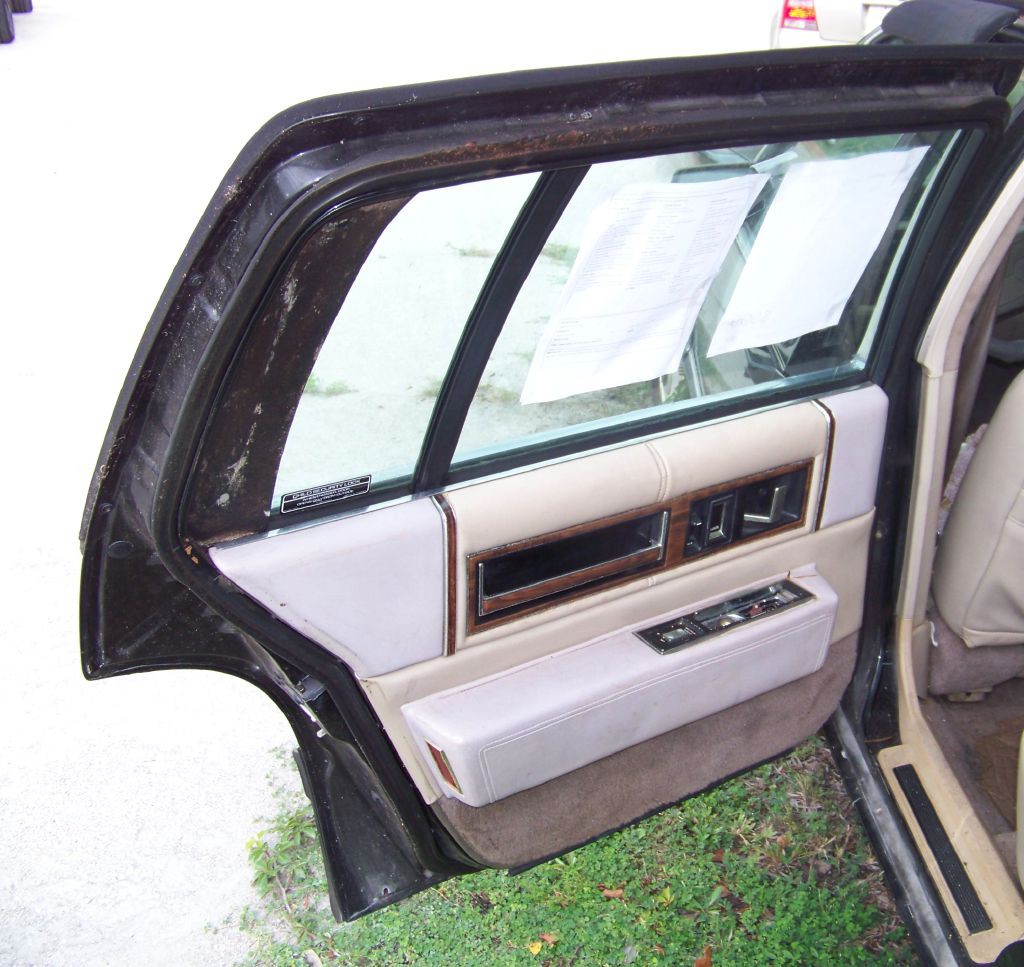 1993 Cadillac DeVille Image 8